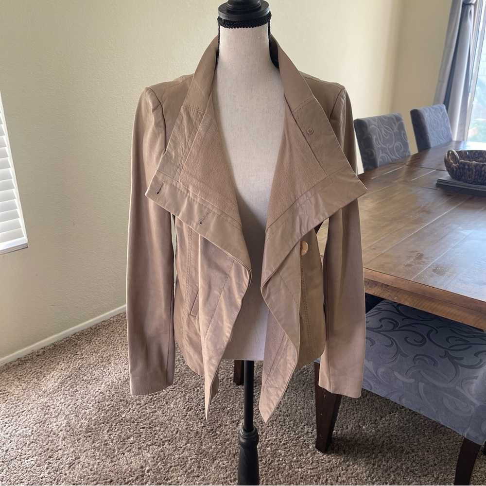 BCBG Maxazria 100% Leather Asymmetrical Jacket Size M Taupe Cream Beige Soy Chai